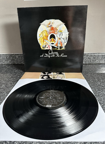 Vinyl queen album day - day, at